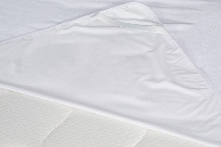 Наматрасник Good-Dream Bamboo De Lux Водонепроницаемый с резинками по углам 200х200 (GDBE200200) GDBE200200 фото